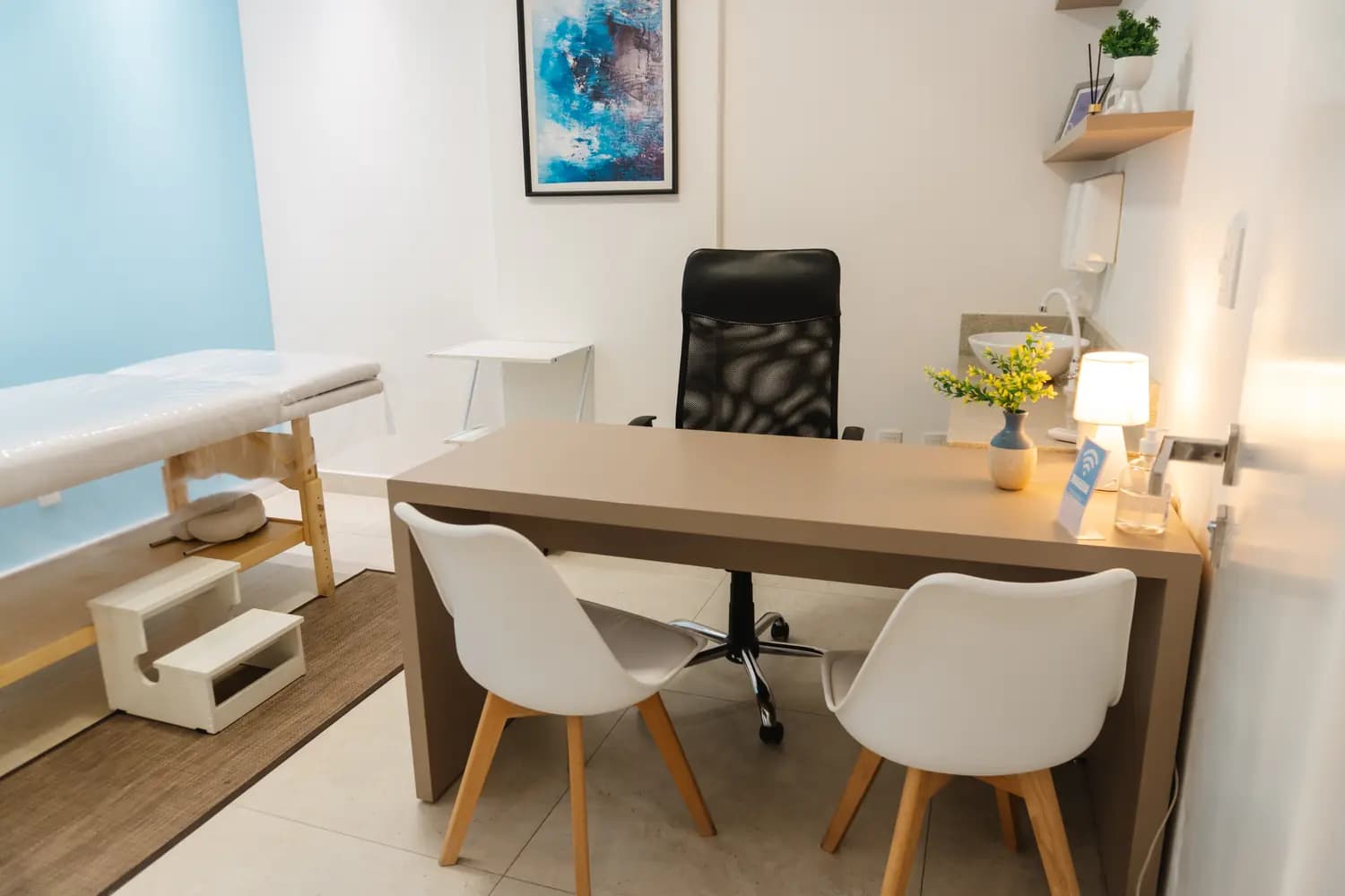 Sala Amores em outro ângulo, pronta para o atendimento em consultório